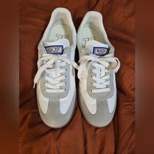 Back 70 Cloud 2505 WHITE ICE Size 40 (9) Luxe Soccer Inspired Sneakers